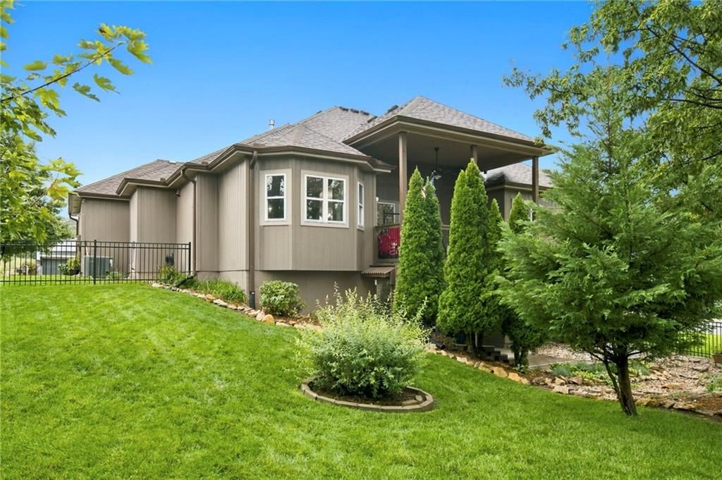 801 SE Pine Court — photo 26