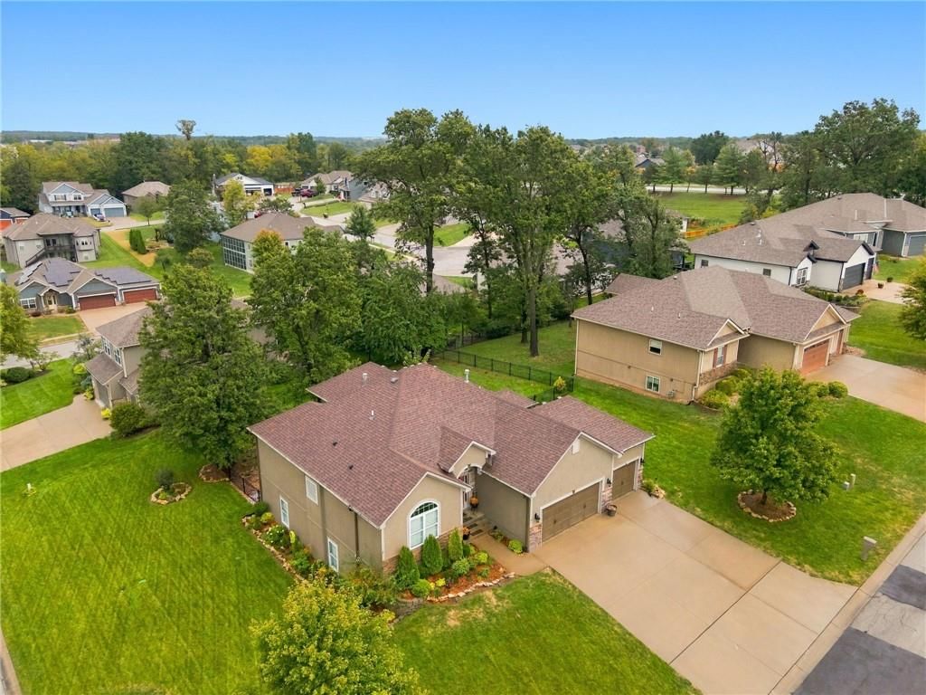 801 SE Pine Court — photo 31