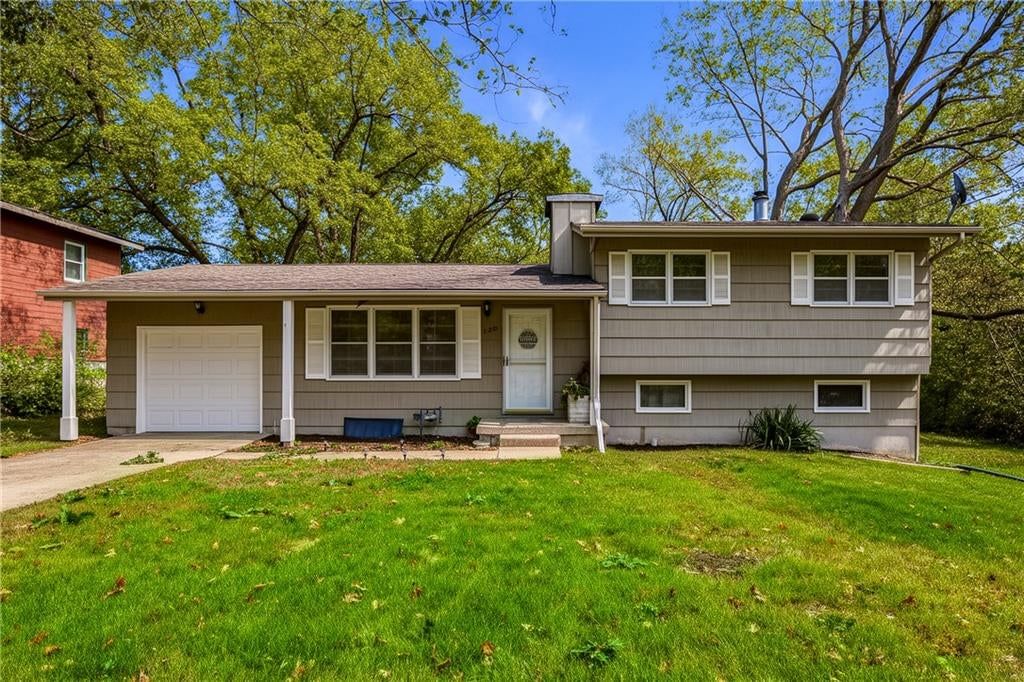 7201 NW Winter Avenue, Kansas City, MO: listing photo 2