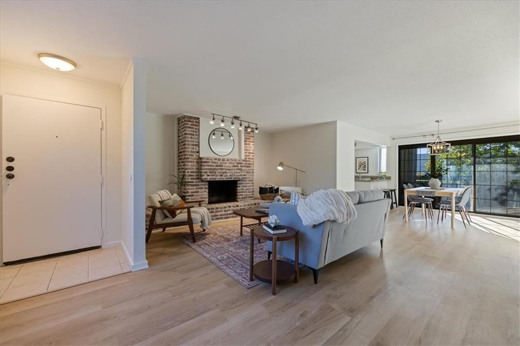 4057 Walnut Street, Kansas City, MO: listing photo 3