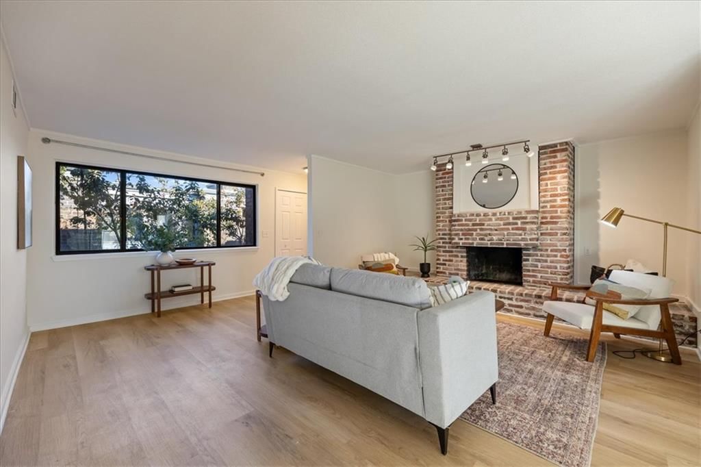 Open floor plan at 4057 Walnut Street #6, Kansas City, MO 64111