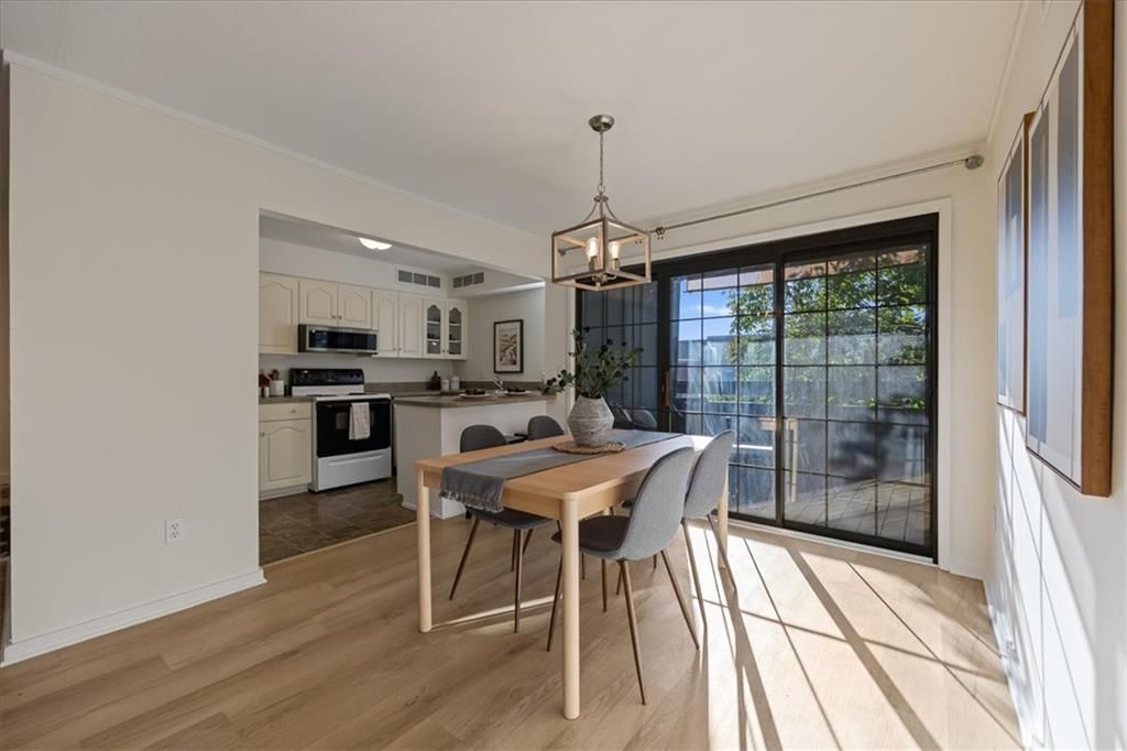 Breakfast nook at 4057 Walnut Street #6, Kansas City, MO 64111