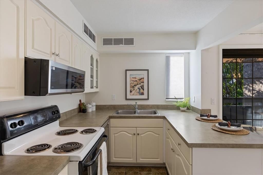 Photo 8 of 22 - 4057 Walnut Street #6, Kansas City, MO 64111