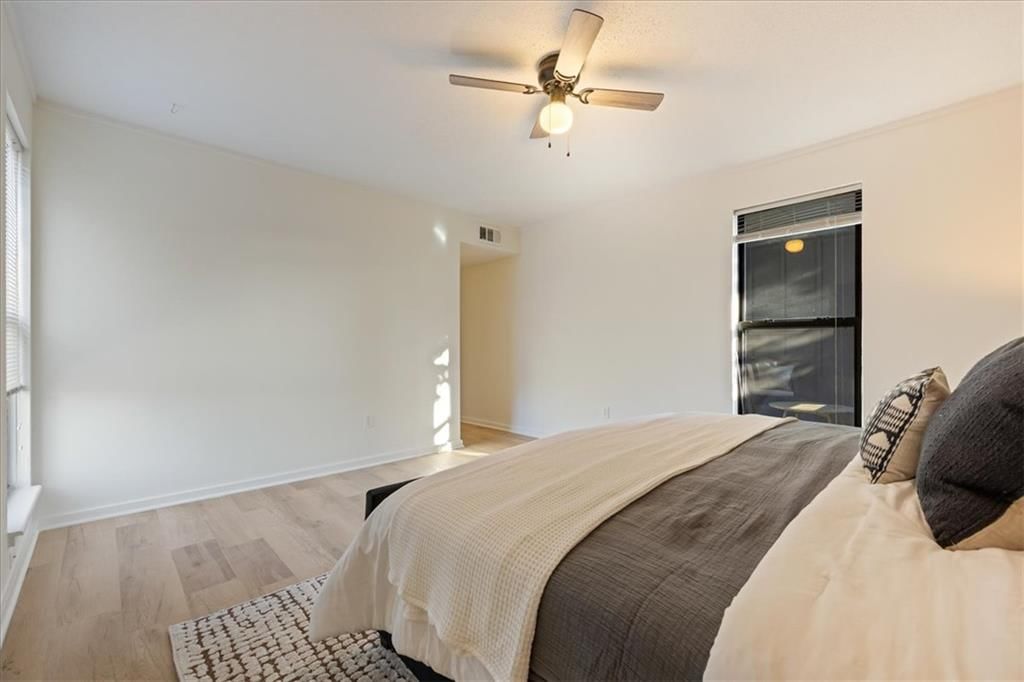 Photo 11 of 22 - 4057 Walnut Street #6, Kansas City, MO 64111