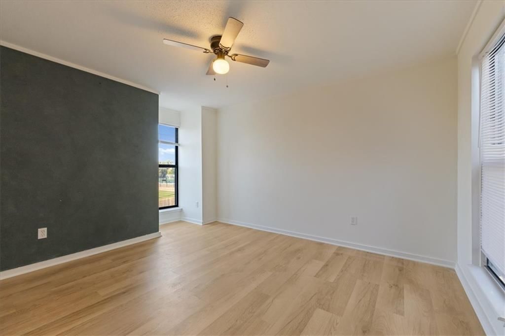 Photo 14 of 22 - 4057 Walnut Street #6, Kansas City, MO 64111