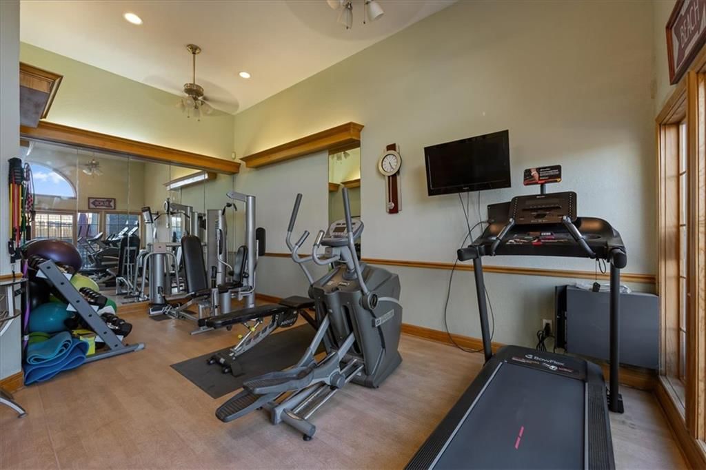 Home gym at 4057 Walnut Street #6, Kansas City, MO 64111