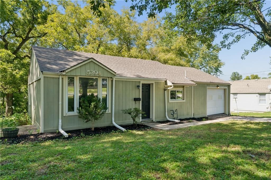 5304 Maywood Avenue, Raytown, MO: listing photo 2