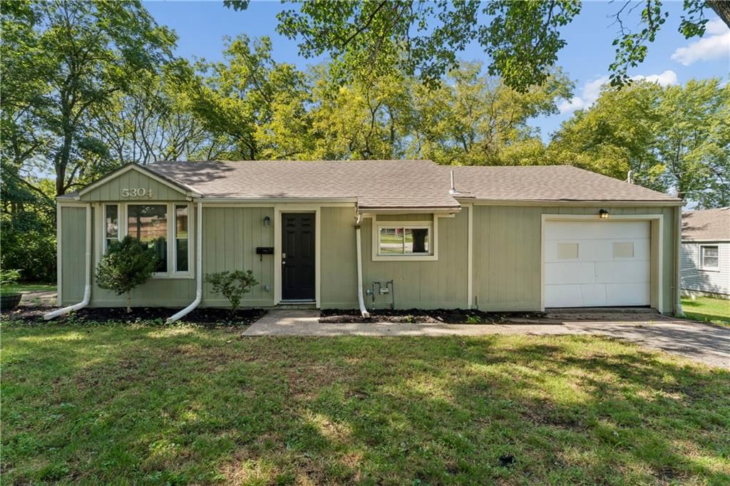 5304 Maywood Avenue, Raytown, MO: listing photo 3