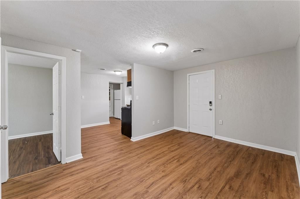 Photo 5 of 39 - 5304 Maywood Avenue, Raytown, MO 64133