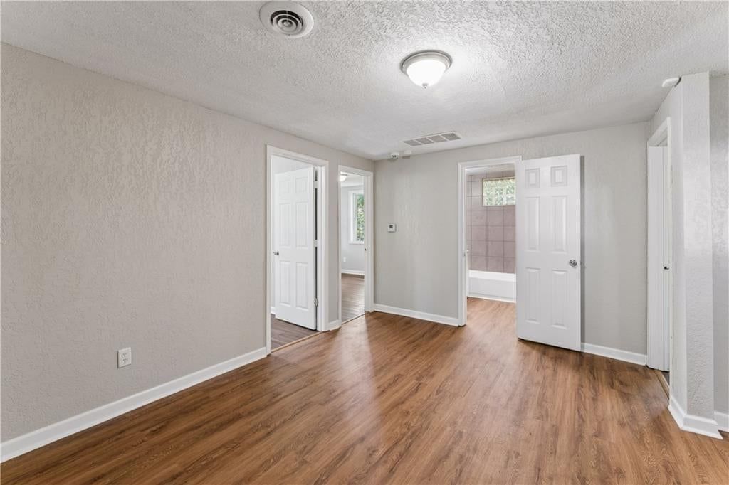 Photo 6 of 39 - 5304 Maywood Avenue, Raytown, MO 64133