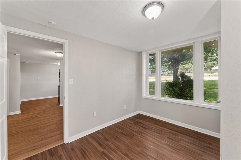 Photo 7 of 39 - 5304 Maywood Avenue, Raytown, MO 64133