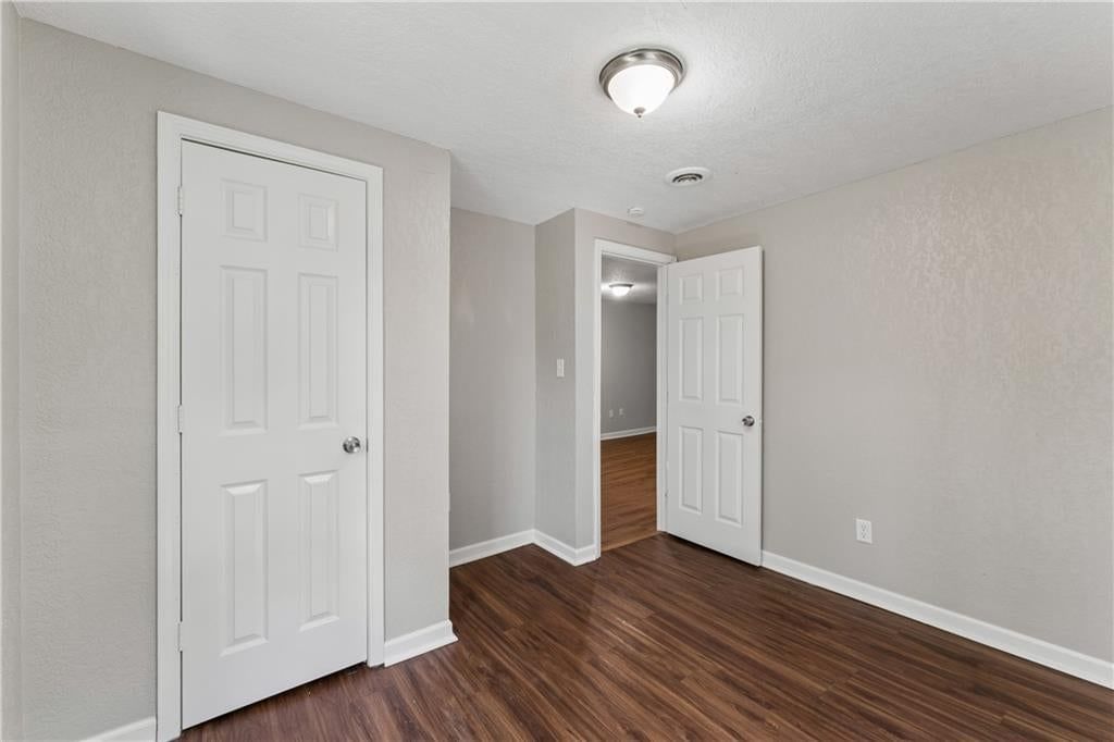 Photo 15 of 39 - 5304 Maywood Avenue, Raytown, MO 64133