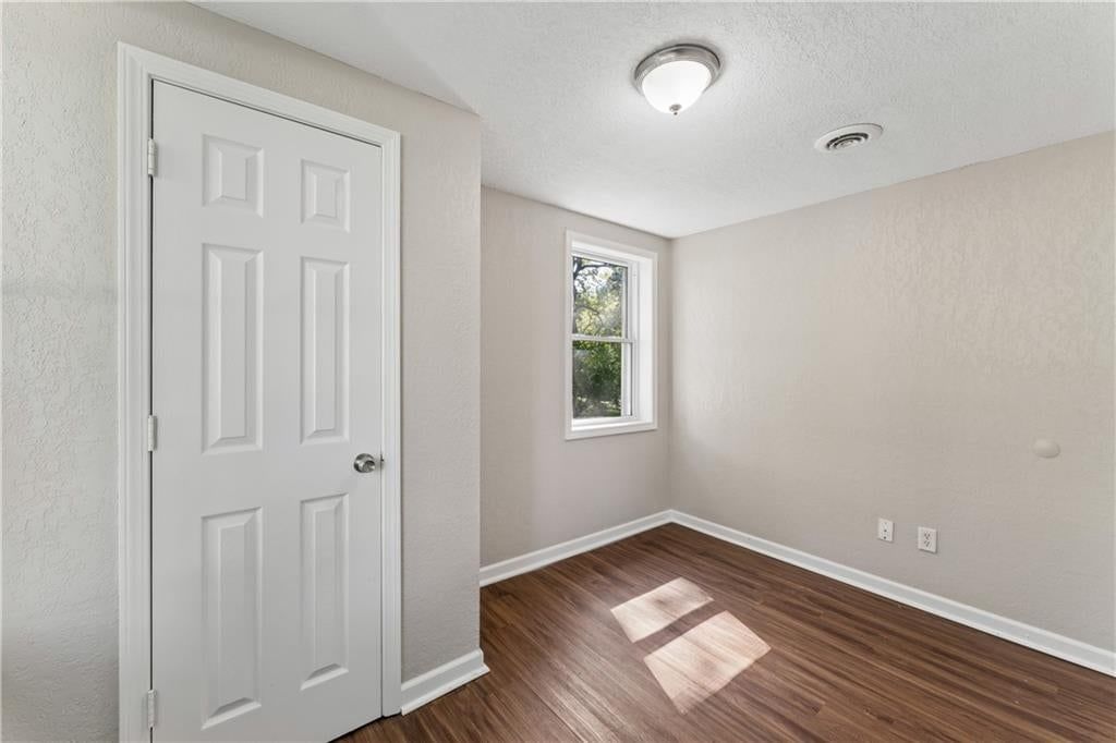 Photo 16 of 39 - 5304 Maywood Avenue, Raytown, MO 64133