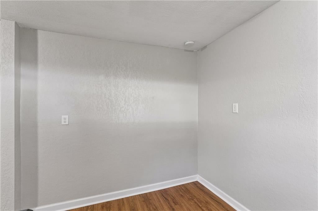 Photo 17 of 39 - 5304 Maywood Avenue, Raytown, MO 64133