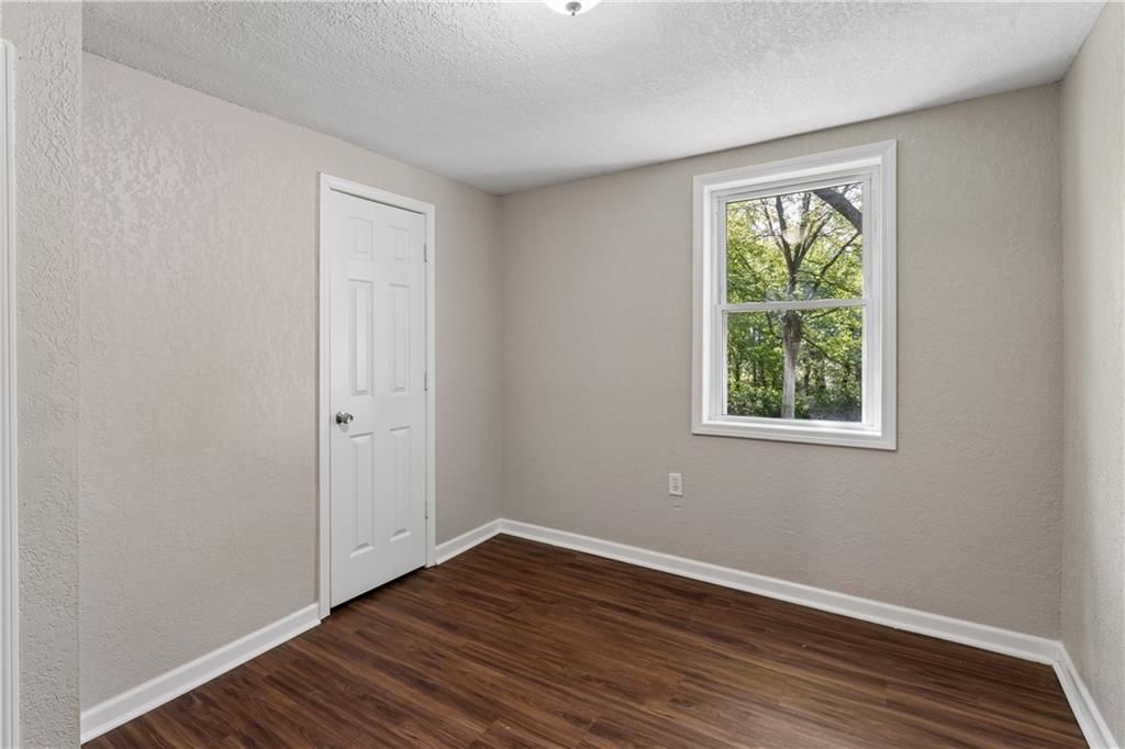 Photo 19 of 39 - 5304 Maywood Avenue, Raytown, MO 64133