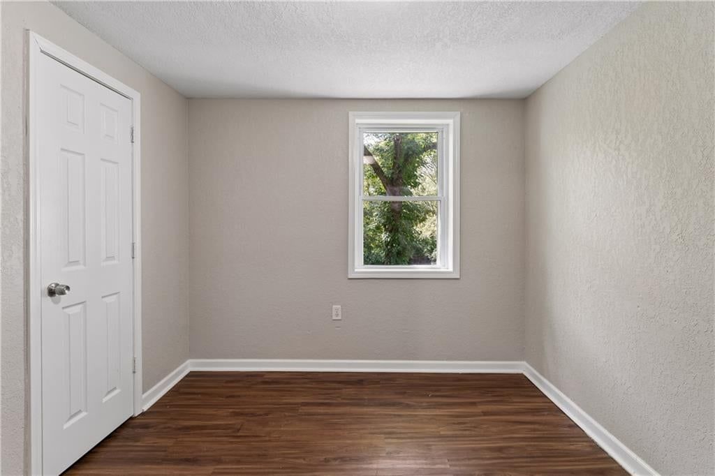 Photo 21 of 39 - 5304 Maywood Avenue, Raytown, MO 64133