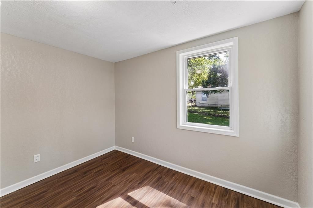 Photo 25 of 39 - 5304 Maywood Avenue, Raytown, MO 64133