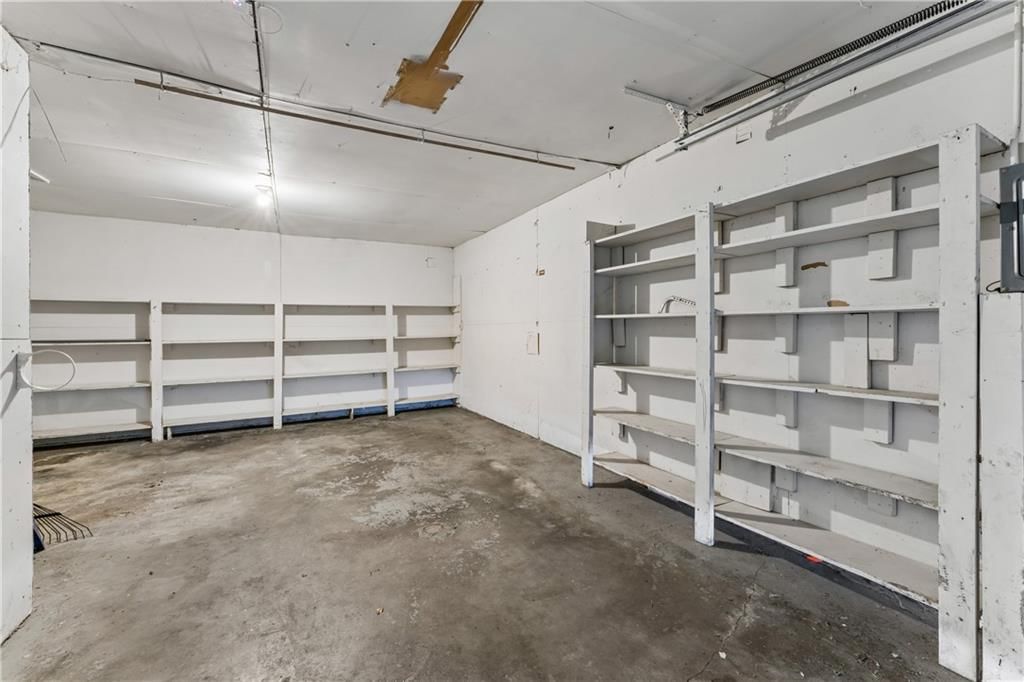 Photo 28 of 39 - 5304 Maywood Avenue, Raytown, MO 64133