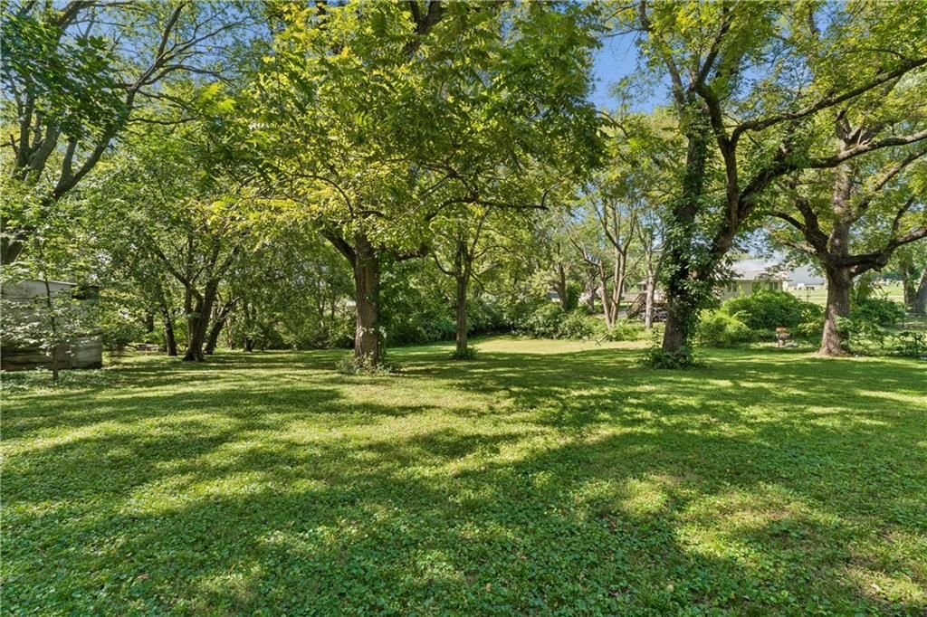 Photo 34 of 39 - 5304 Maywood Avenue, Raytown, MO 64133