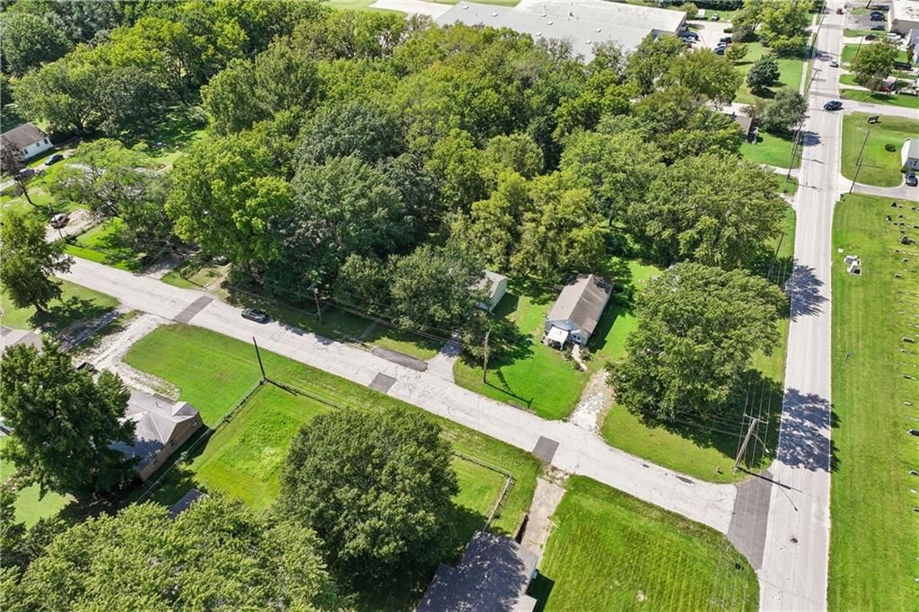 Photo 36 of 39 - 5304 Maywood Avenue, Raytown, MO 64133