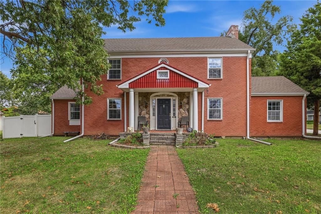 908 E Pearl Street, Harrisonville, MO