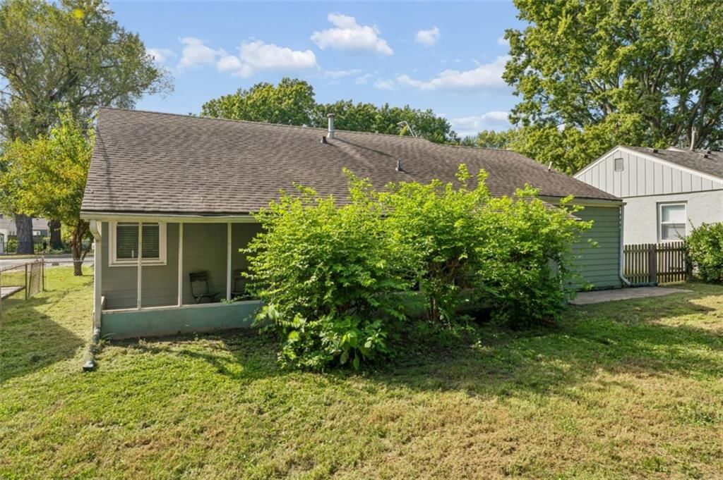 8549 Wornall Road — photo 30