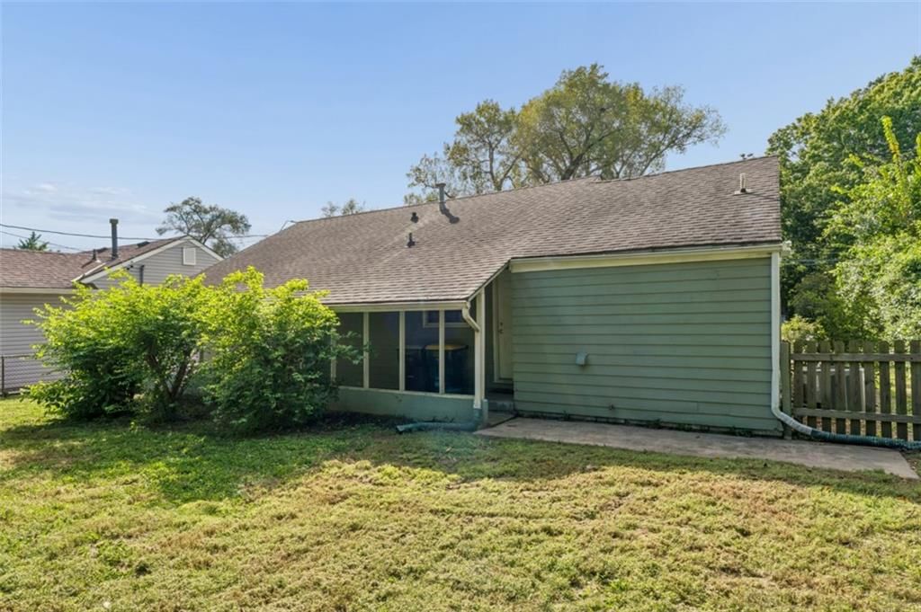 8549 Wornall Road — photo 31