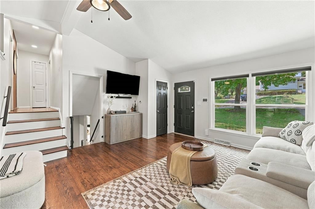 6313 N Wabash Avenue — photo 10