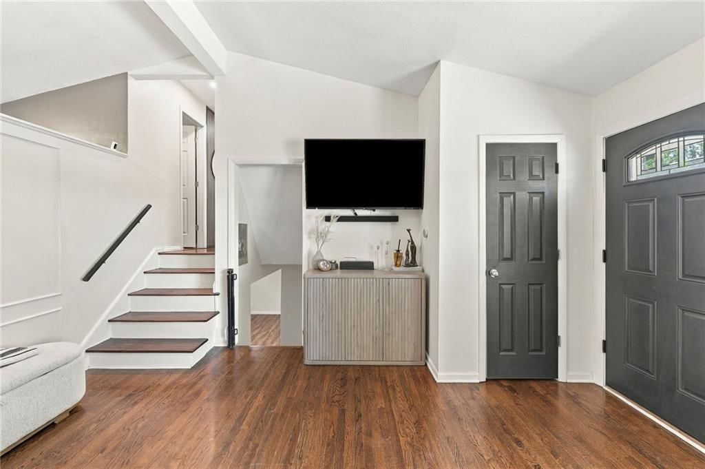 6313 N Wabash Avenue — photo 11