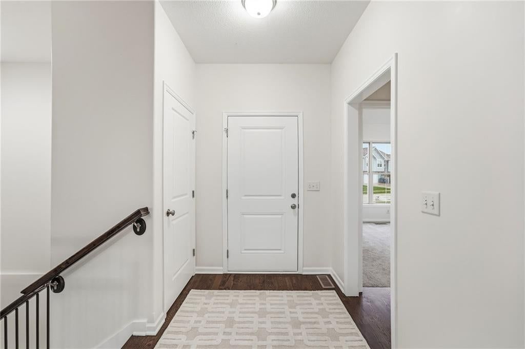 Photo 4 of 40 - 22104 CRYSTAL Avenue, Peculiar, MO 64078