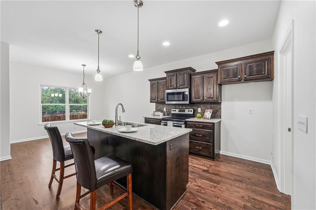 Photo 9 of 40 - 22104 CRYSTAL Avenue, Peculiar, MO 64078
