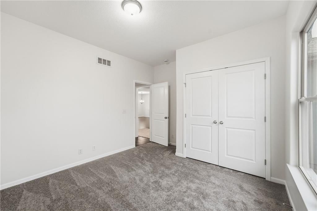 Photo 18 of 40 - 22104 CRYSTAL Avenue, Peculiar, MO 64078