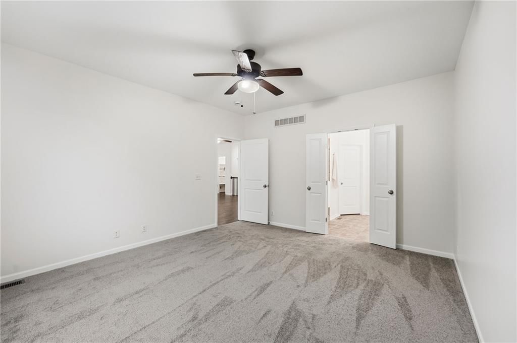 Photo 21 of 40 - 22104 CRYSTAL Avenue, Peculiar, MO 64078