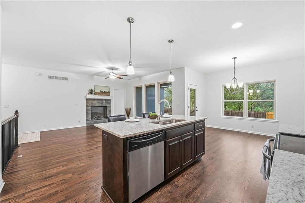 Photo 14 of 40 - 22104 CRYSTAL Avenue, Peculiar, MO 64078