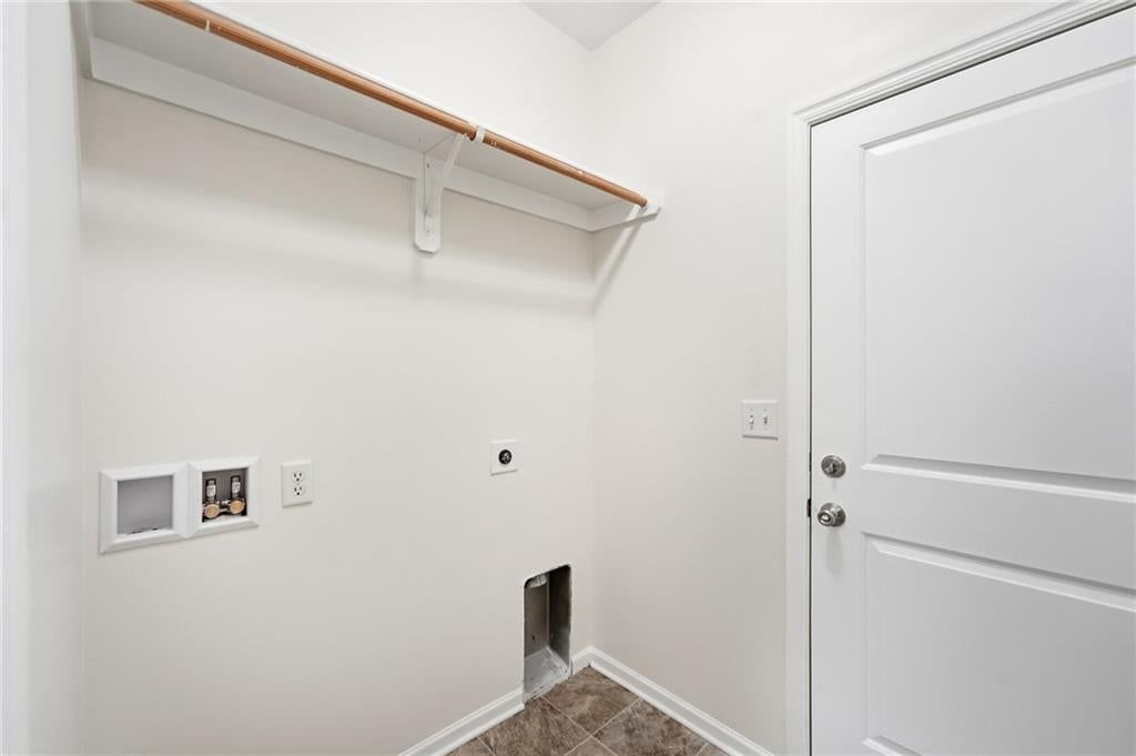 Photo 16 of 40 - 22104 CRYSTAL Avenue, Peculiar, MO 64078