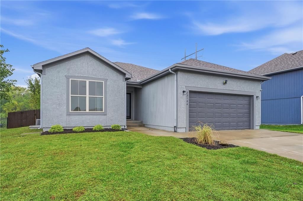 22104 CRYSTAL Avenue, Peculiar, MO: listing photo 2