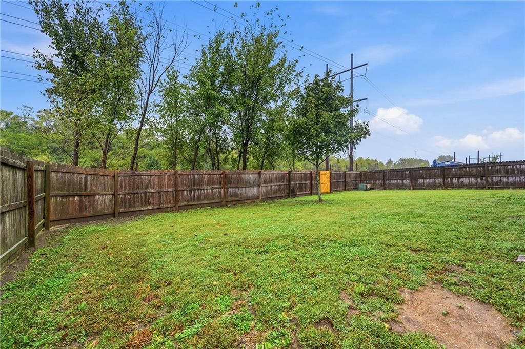 Photo 35 of 40 - 22104 CRYSTAL Avenue, Peculiar, MO 64078