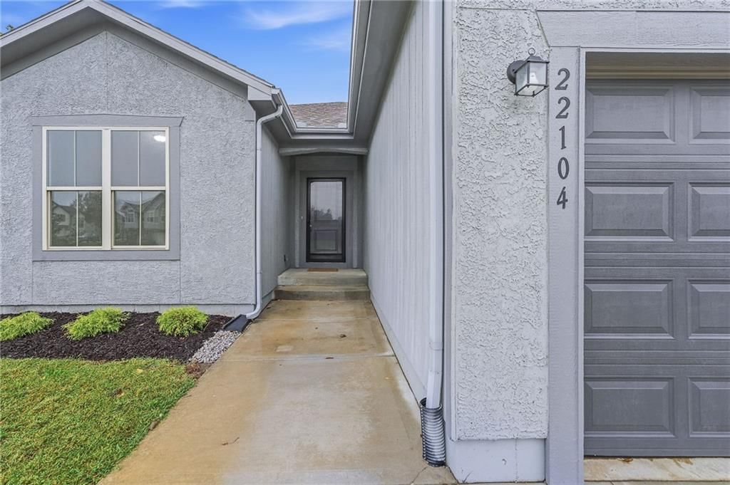 22104 CRYSTAL Avenue, Peculiar, MO: listing photo 3