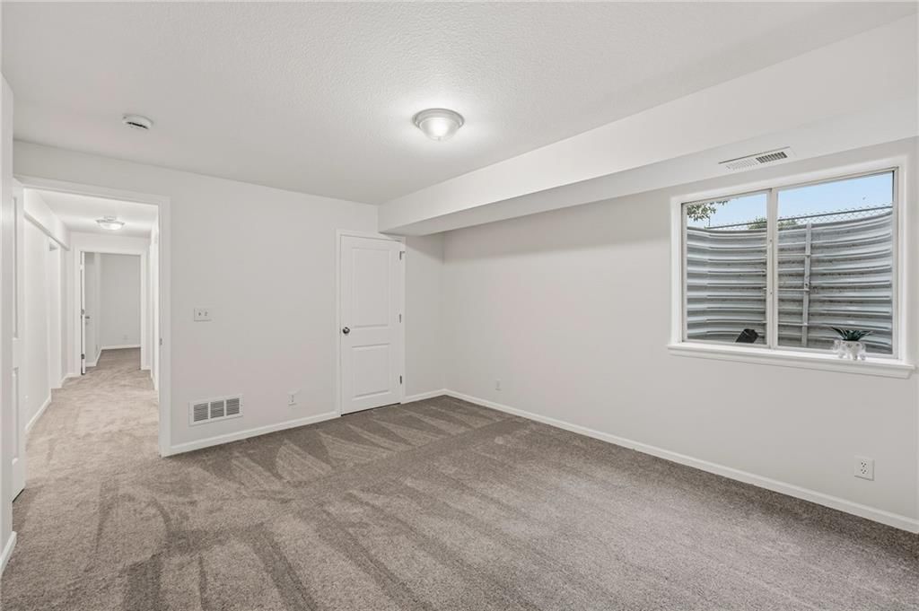 Photo 32 of 40 - 22104 CRYSTAL Avenue, Peculiar, MO 64078