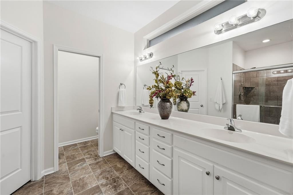 Photo 22 of 40 - 22104 CRYSTAL Avenue, Peculiar, MO 64078