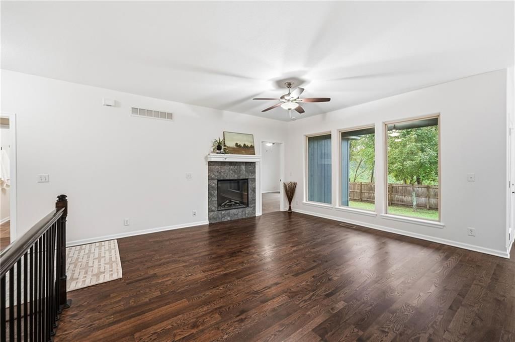 Photo 8 of 40 - 22104 CRYSTAL Avenue, Peculiar, MO 64078