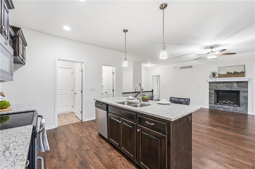 Photo 12 of 40 - 22104 CRYSTAL Avenue, Peculiar, MO 64078