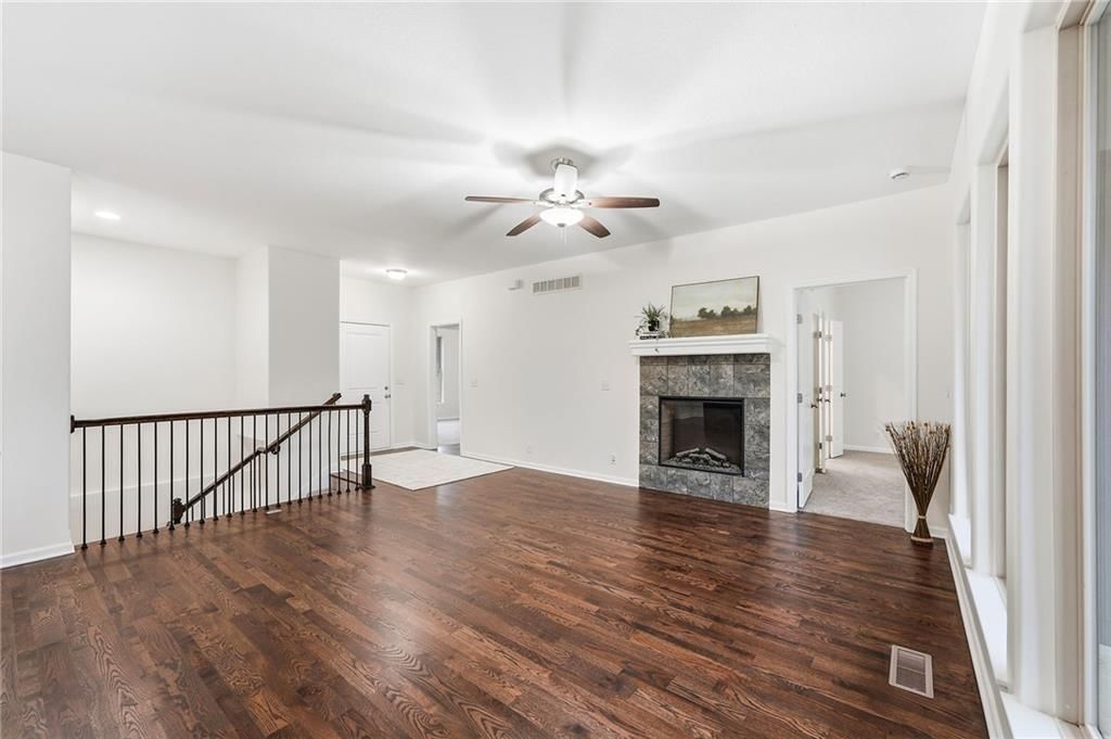 Photo 7 of 40 - 22104 CRYSTAL Avenue, Peculiar, MO 64078