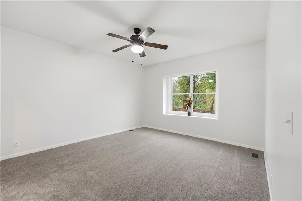 Photo 20 of 40 - 22104 CRYSTAL Avenue, Peculiar, MO 64078