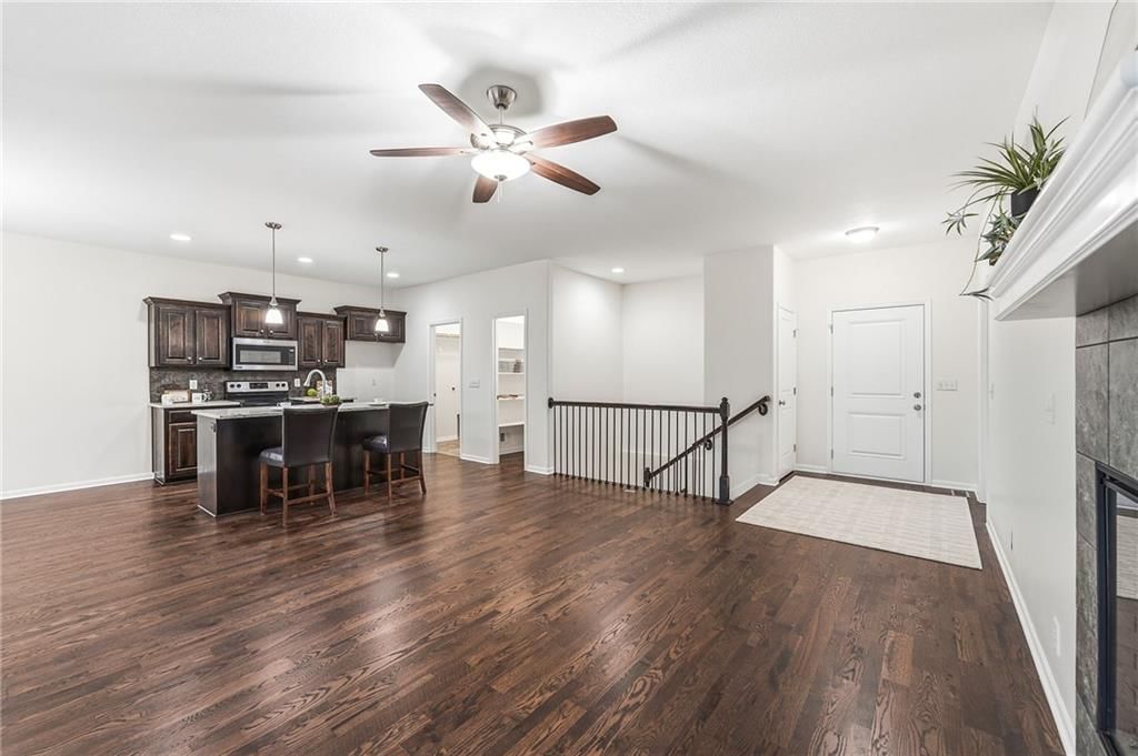 Photo 6 of 40 - 22104 CRYSTAL Avenue, Peculiar, MO 64078