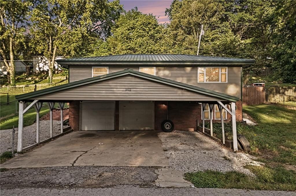 502 Dundee Road, Smithville, MO