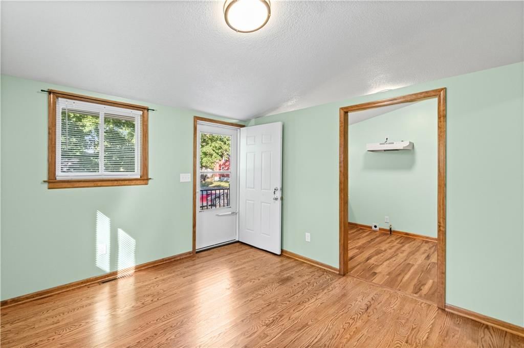 Photo 6 of 34 - 2429 2431 S Harvard Avenue, Independence, MO 64052