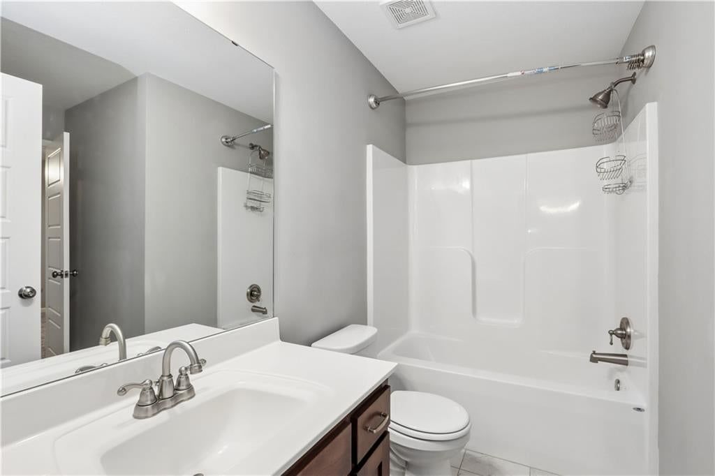 7700 N Lawn Avenue N — photo 18