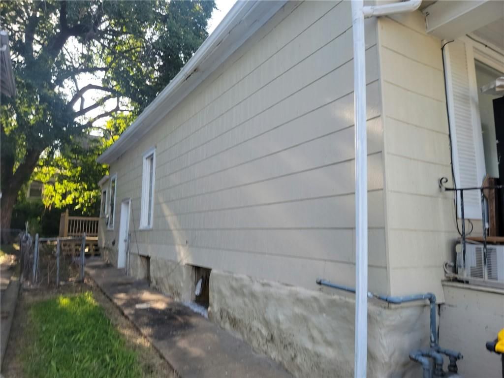 220 N ELMWOOD Avenue — photo 2