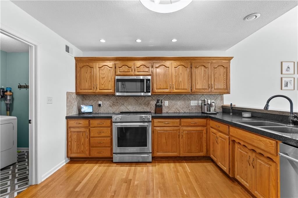 317 SW Bridlewood Court — photo 9